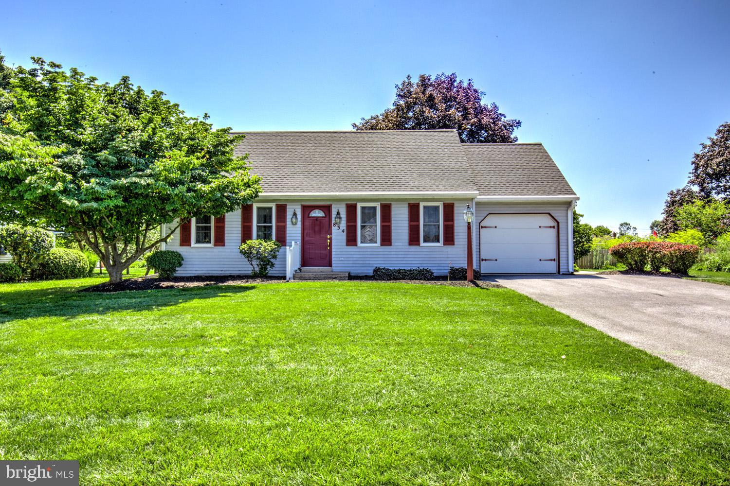 834 LAKEVIEW DRIVE
