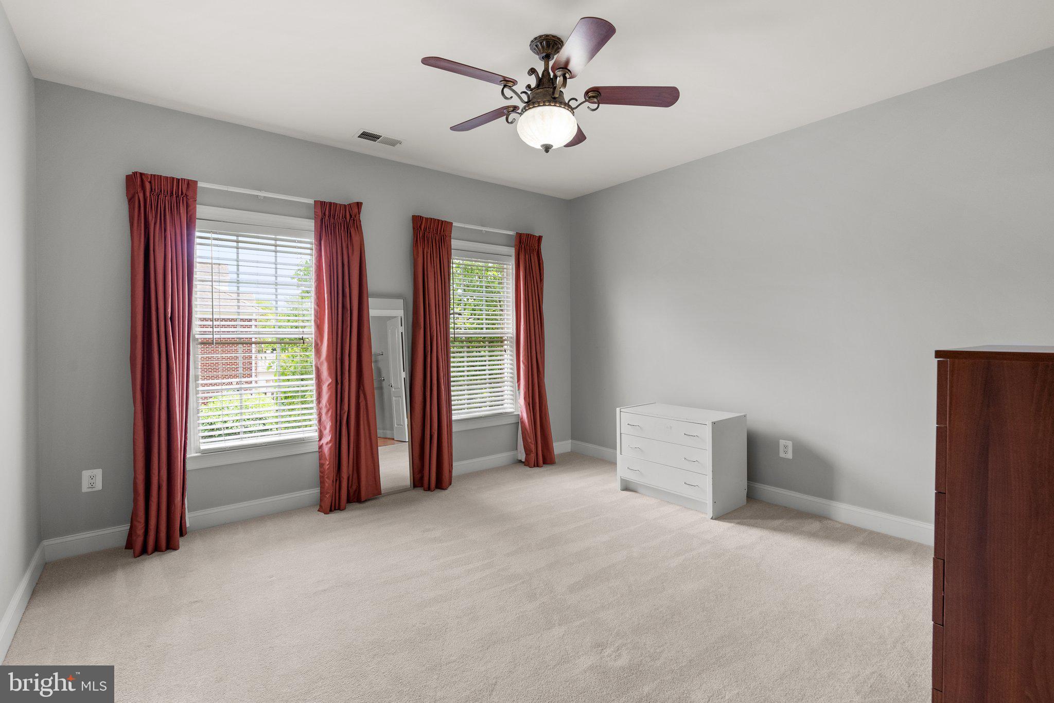 MADRILLON MANORS - Residential