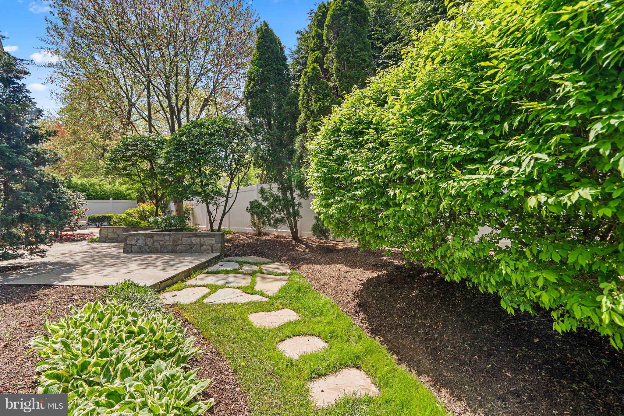 MADRILLON MANORS - Residential