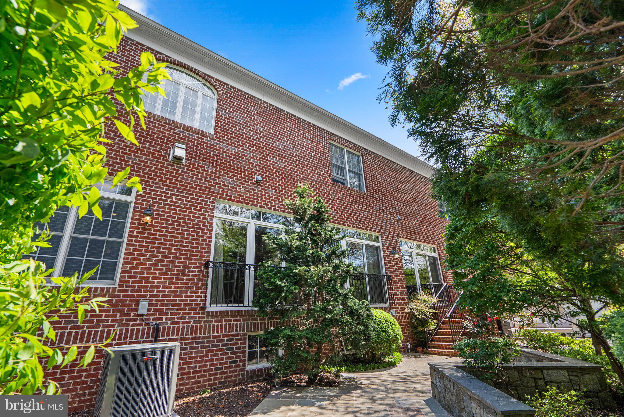 MADRILLON MANORS - Residential