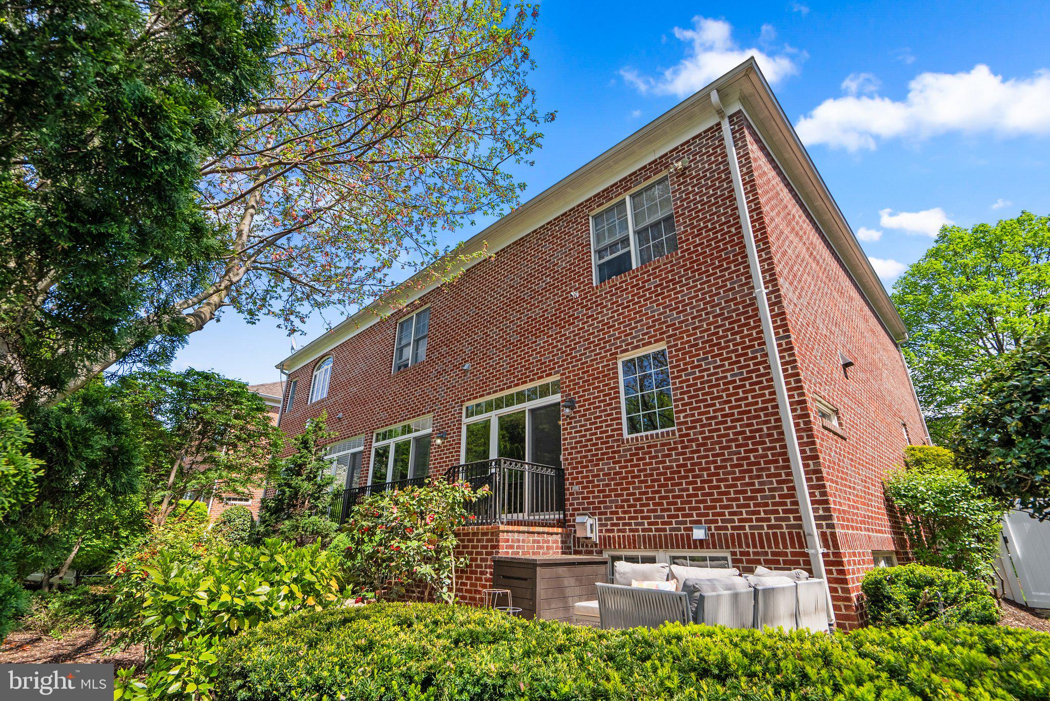 MADRILLON MANORS - Residential