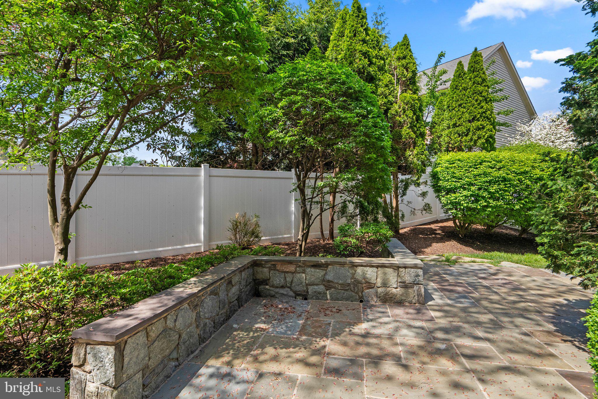 MADRILLON MANORS - Residential