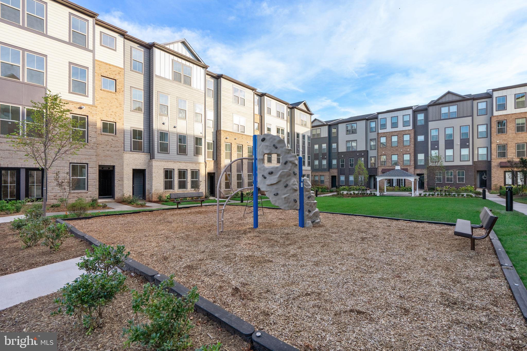 REGAL CHASE - Residential