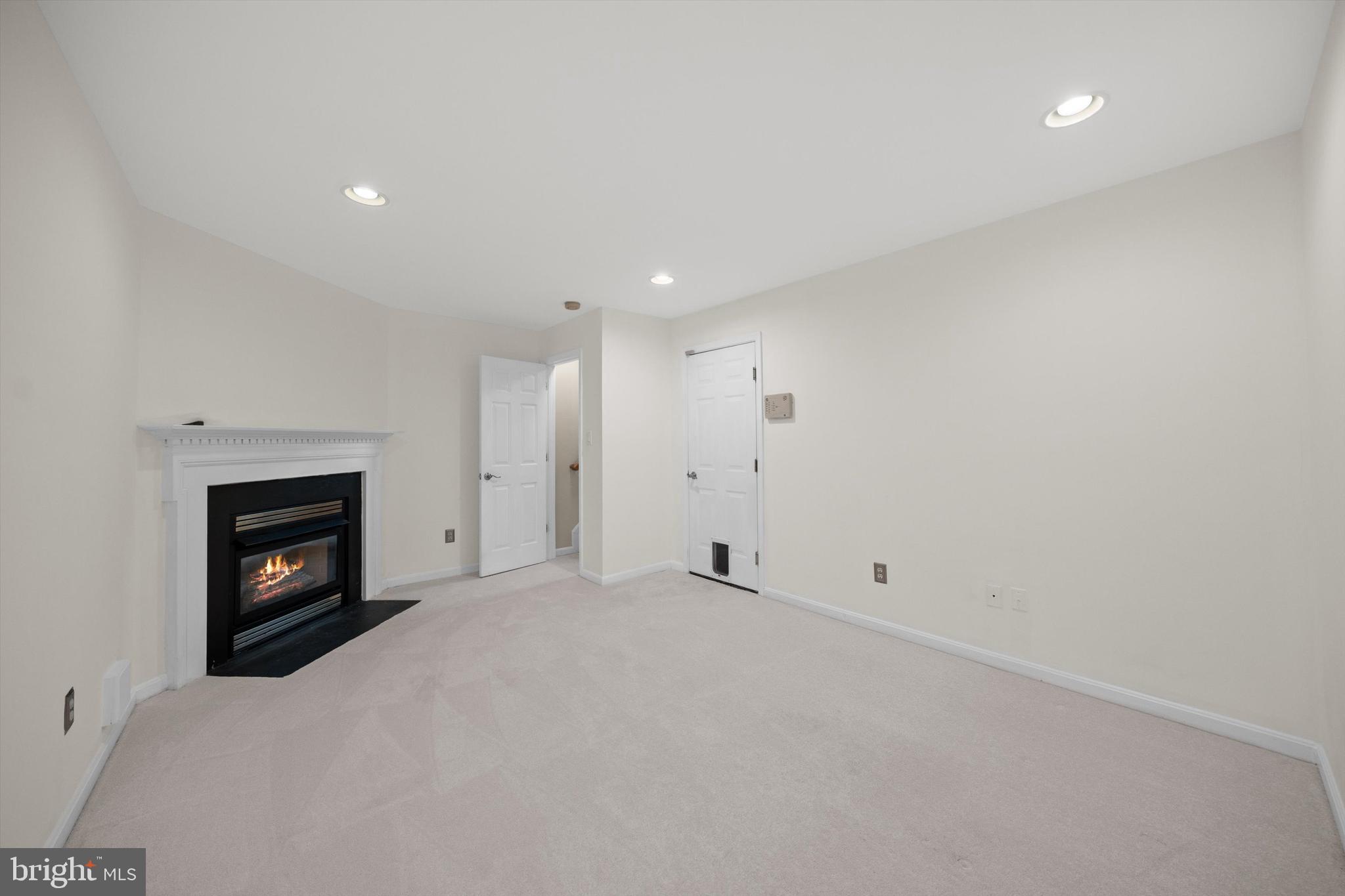 POTOMAC LAKES - Residential Lease