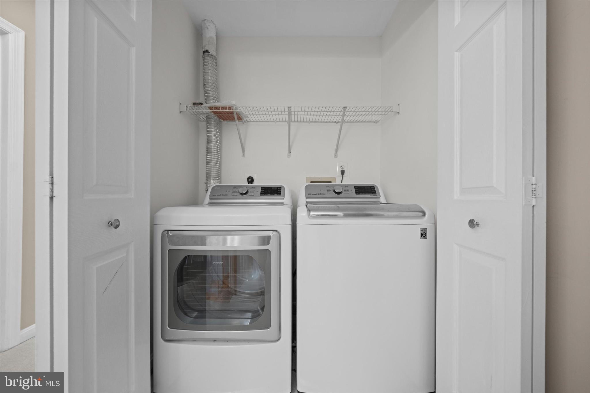 POTOMAC LAKES - Residential Lease