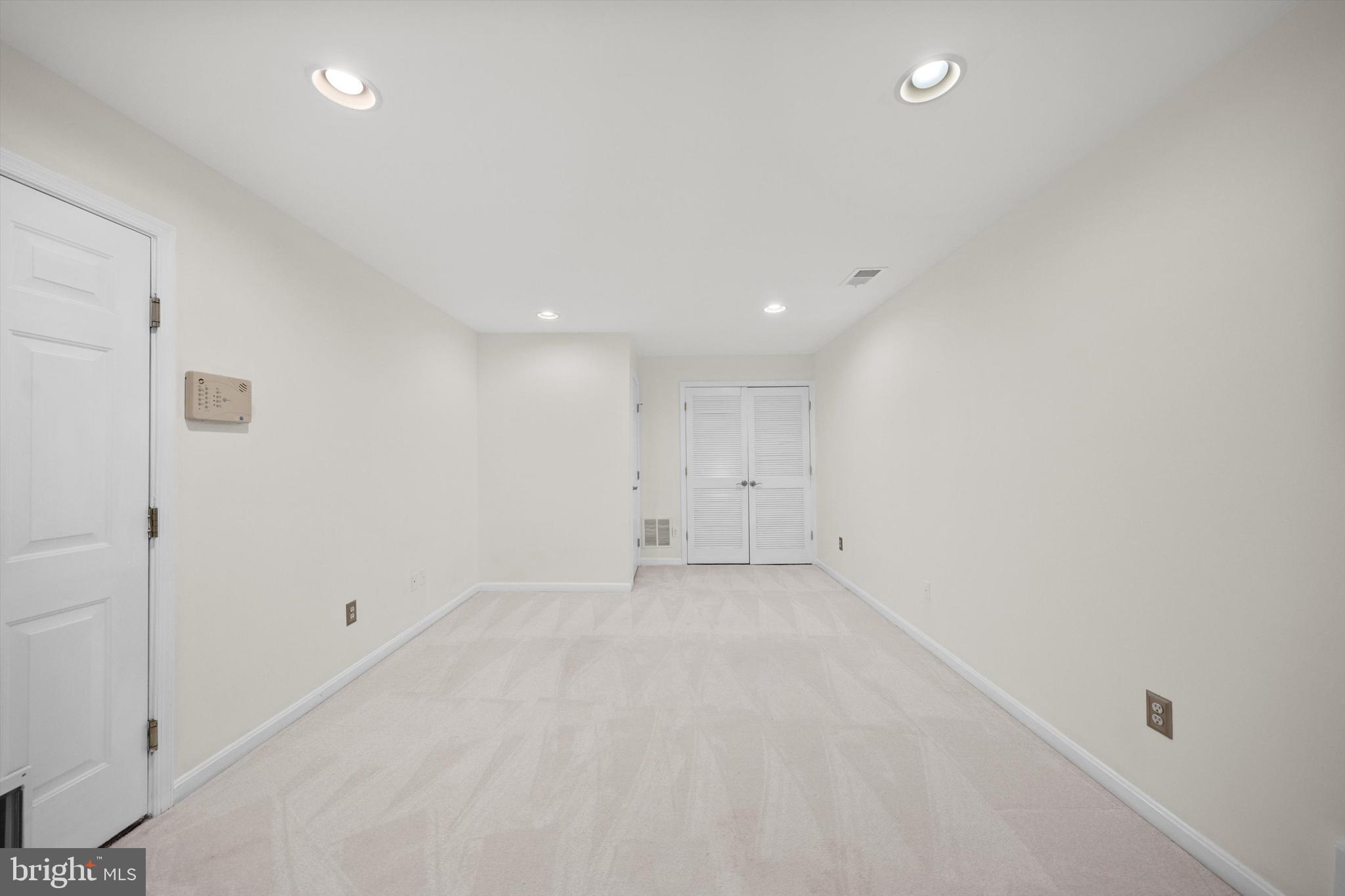 POTOMAC LAKES - Residential Lease