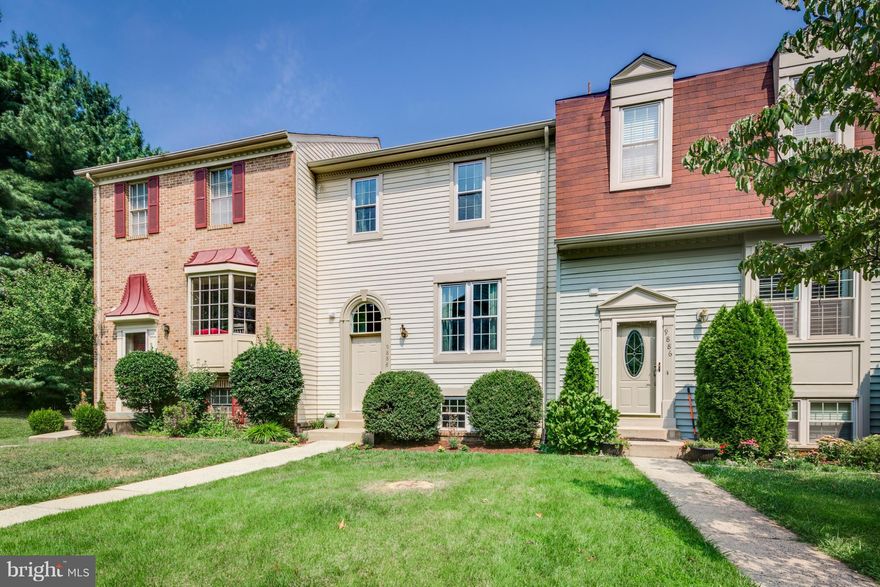 This updated Town Home is move -in ready. NEW hardwoods, NEWGourmet Kitchen w/ Granite Counters, NEW SS appliances, New sliding glass doors to deck. NEW Master Bath, NEW Carpet throughout, Freshly painted. GORGEOUS! Enjoy shopping,5 pools tot lots, tennis & miles of jogging trails. Take VRE & Metro Bus for easy commute to DC. Ask about: KVS $500 buyer credit. Home Warranty!