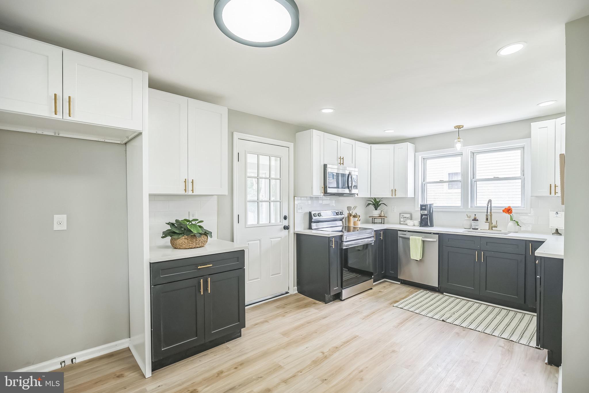 46 ROOSEVELT STREET S