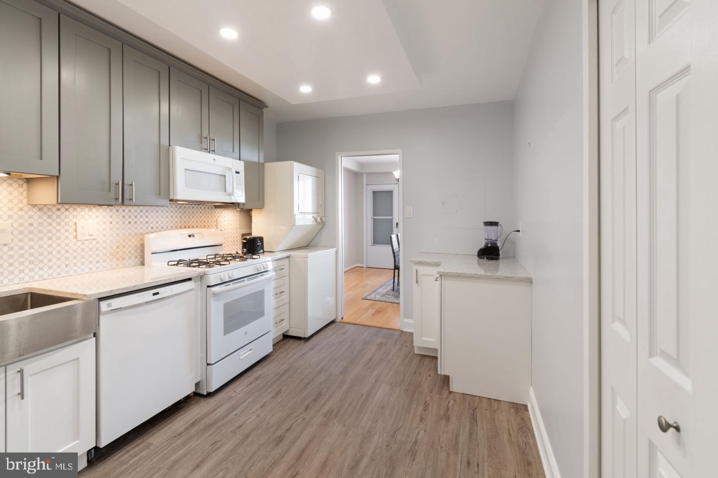 SKYLINE PLAZA - Residential