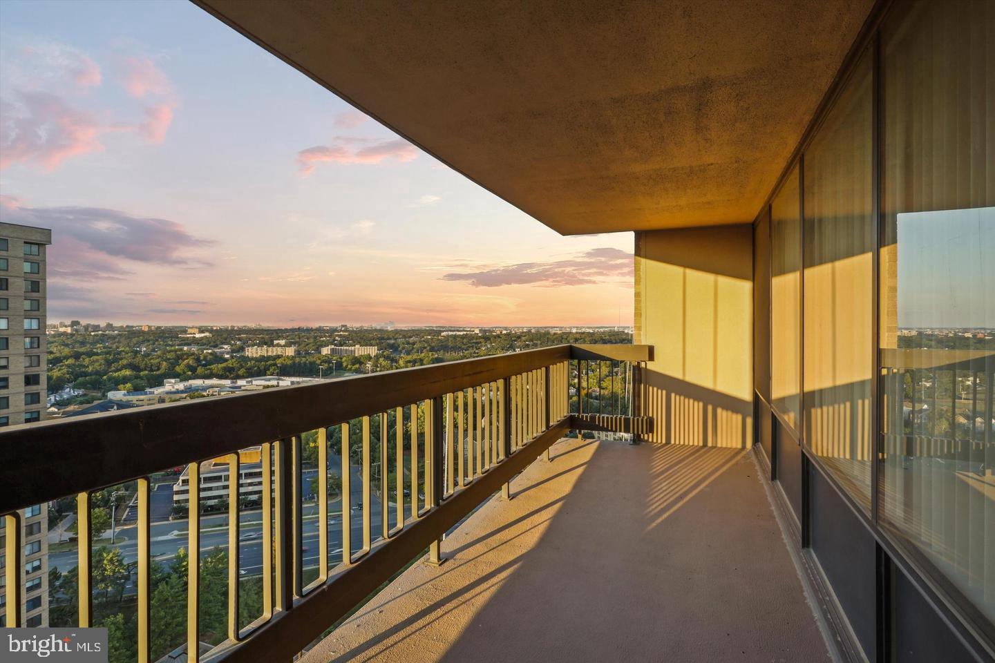 SKYLINE PLAZA - Residential