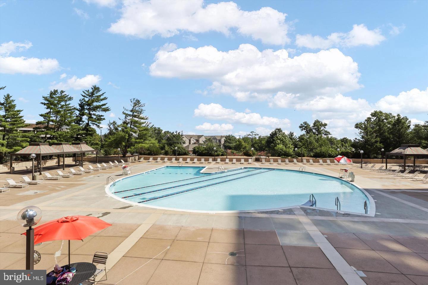 SKYLINE PLAZA - Residential