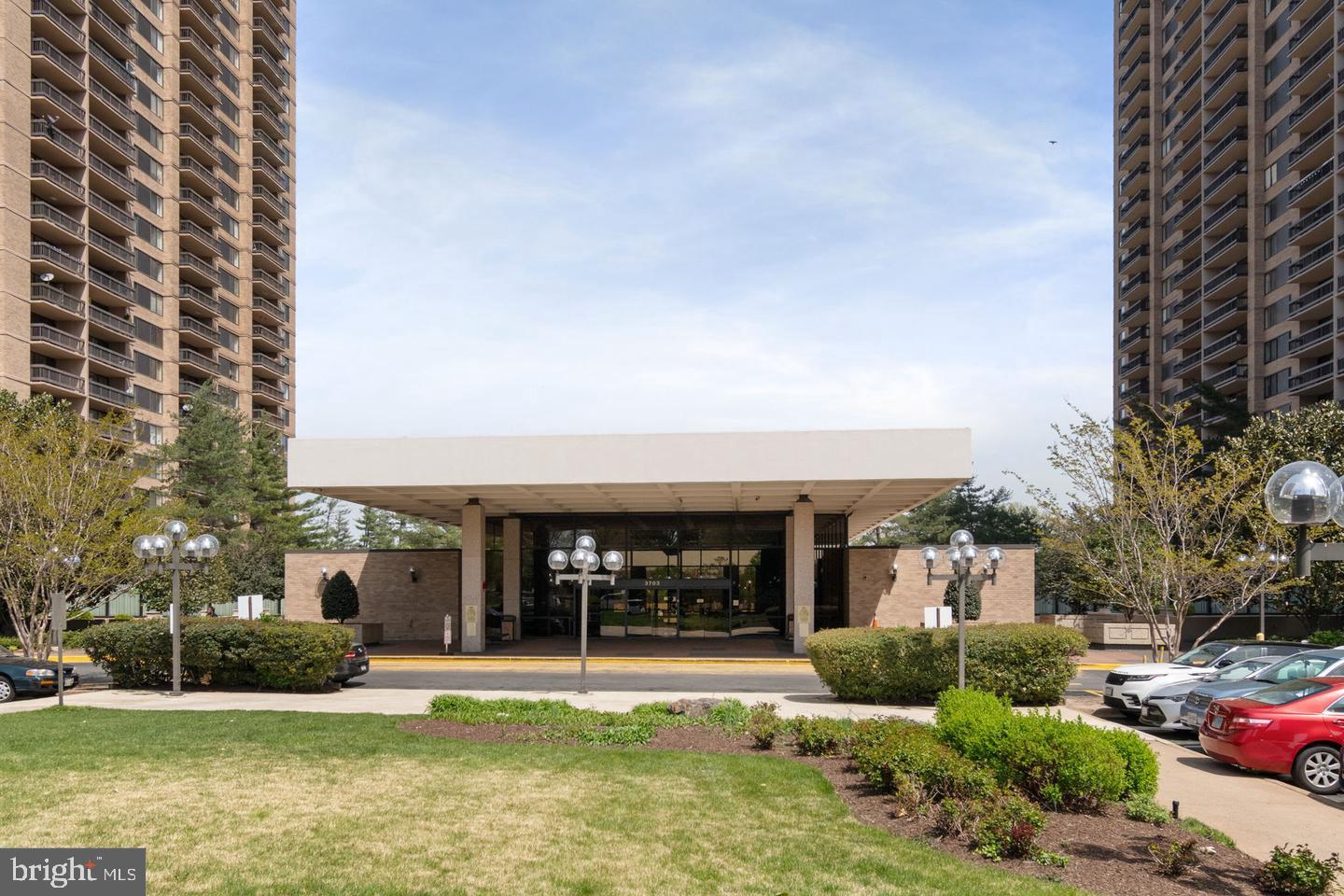 SKYLINE PLAZA - Residential