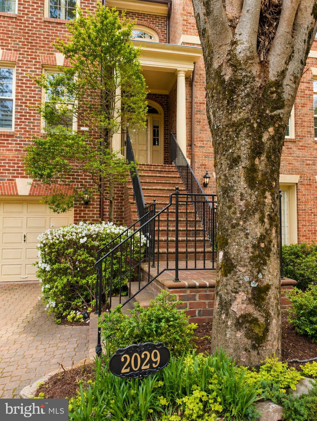 2029 MAYFAIR MCLEAN COURT