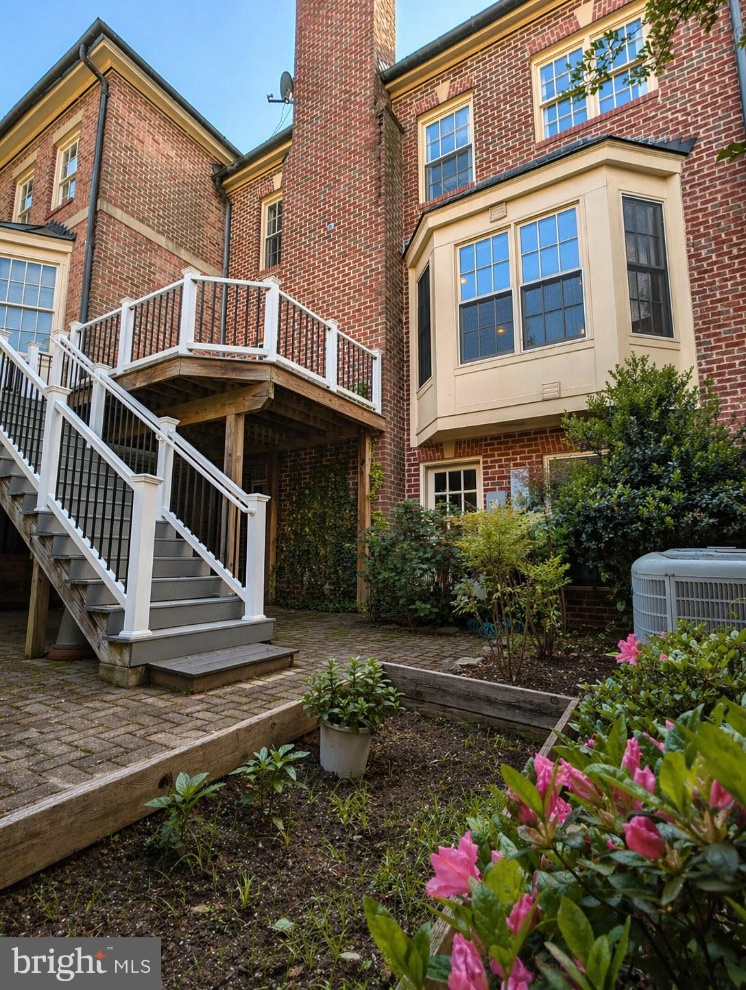 MAYFAIR OF MCLEAN - Residential