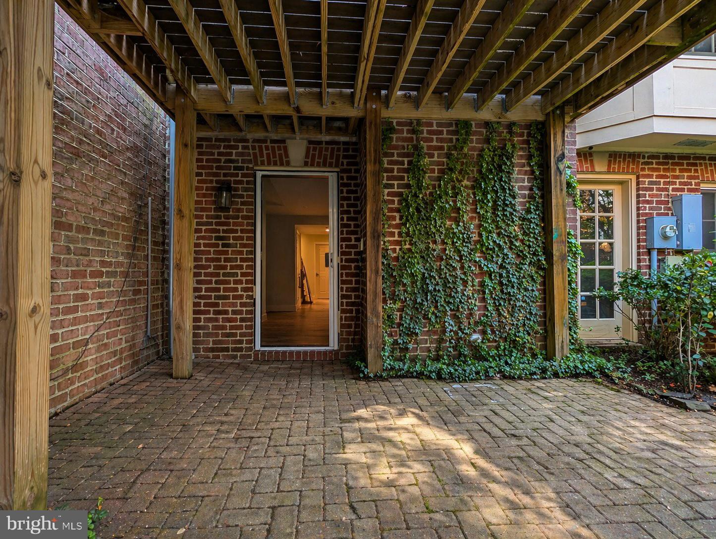 MAYFAIR OF MCLEAN - Residential