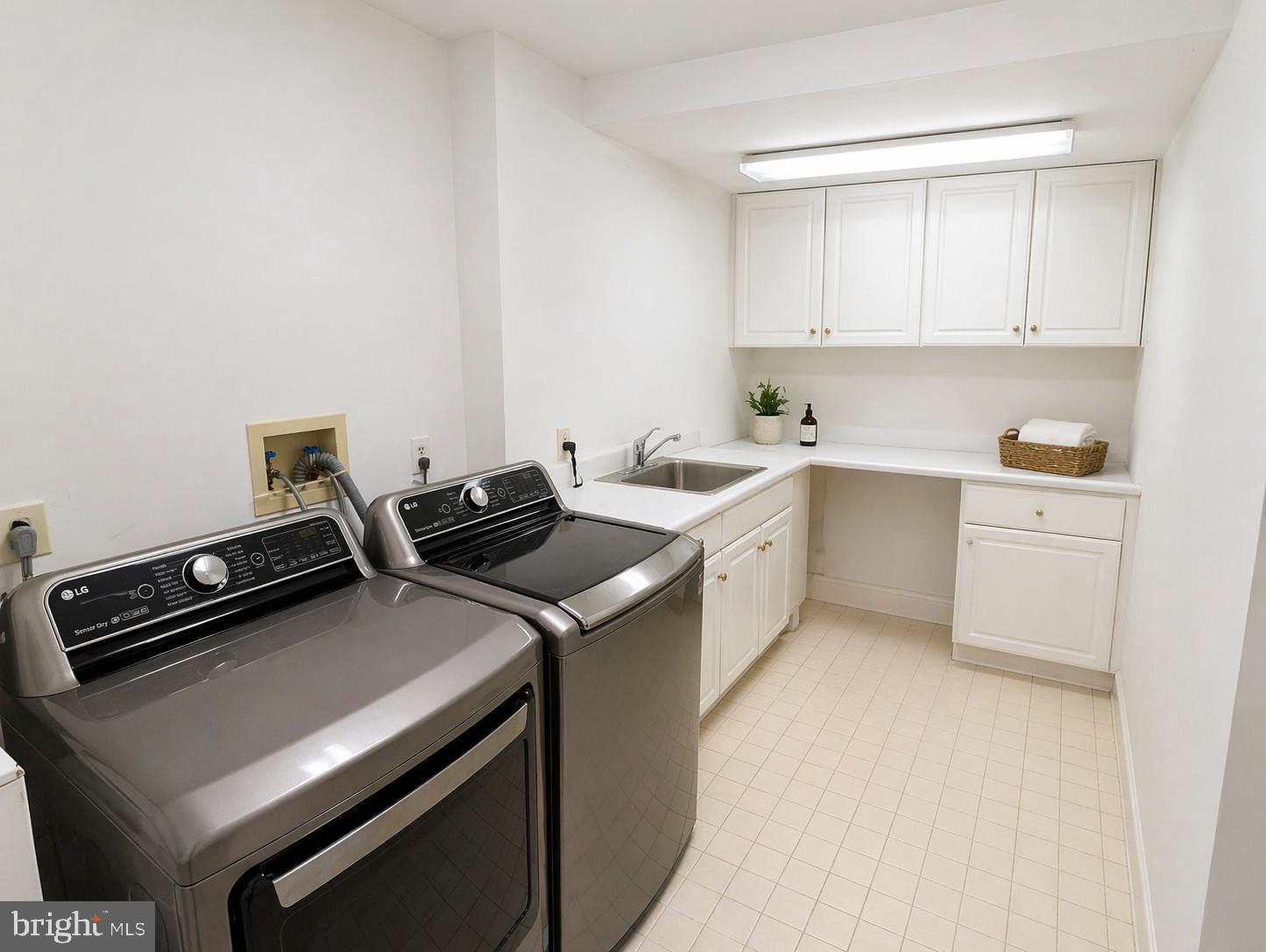 MAYFAIR OF MCLEAN - Residential