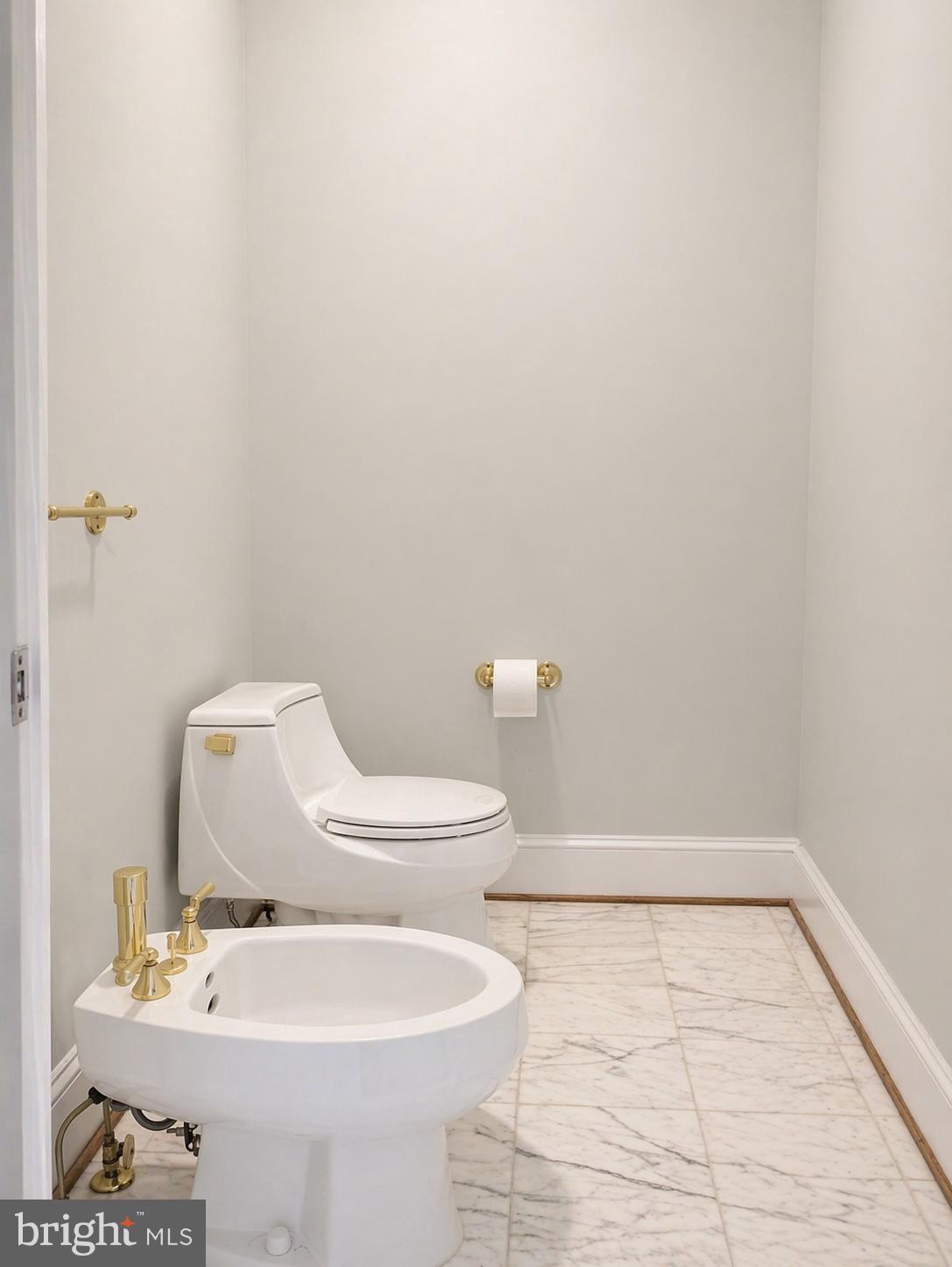 MAYFAIR OF MCLEAN - Residential