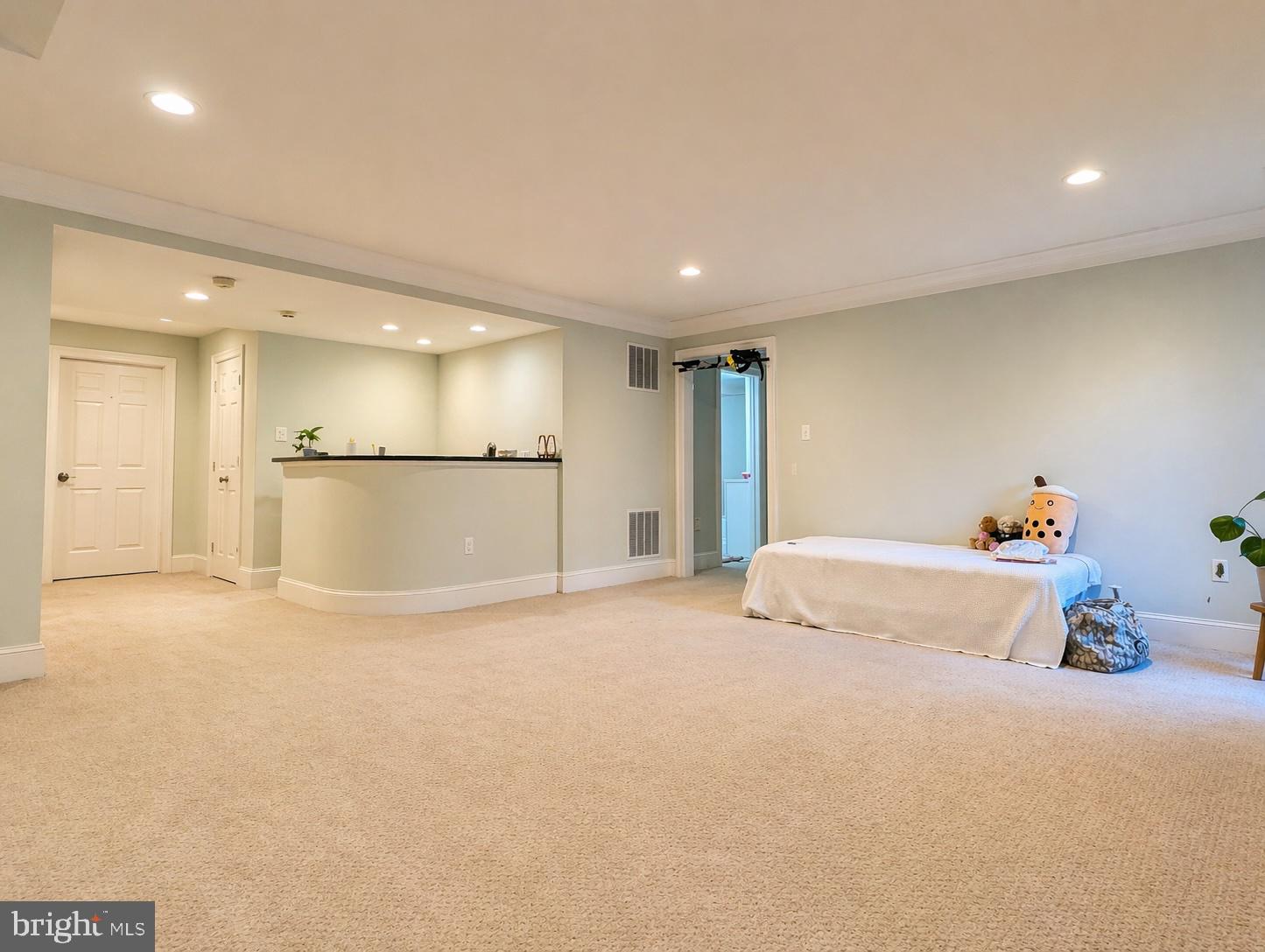 MAYFAIR OF MCLEAN - Residential