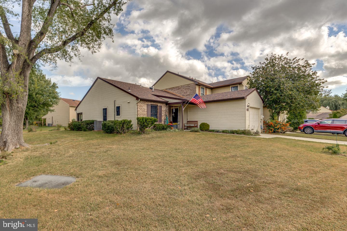 40 E OLEANDER DRIVE