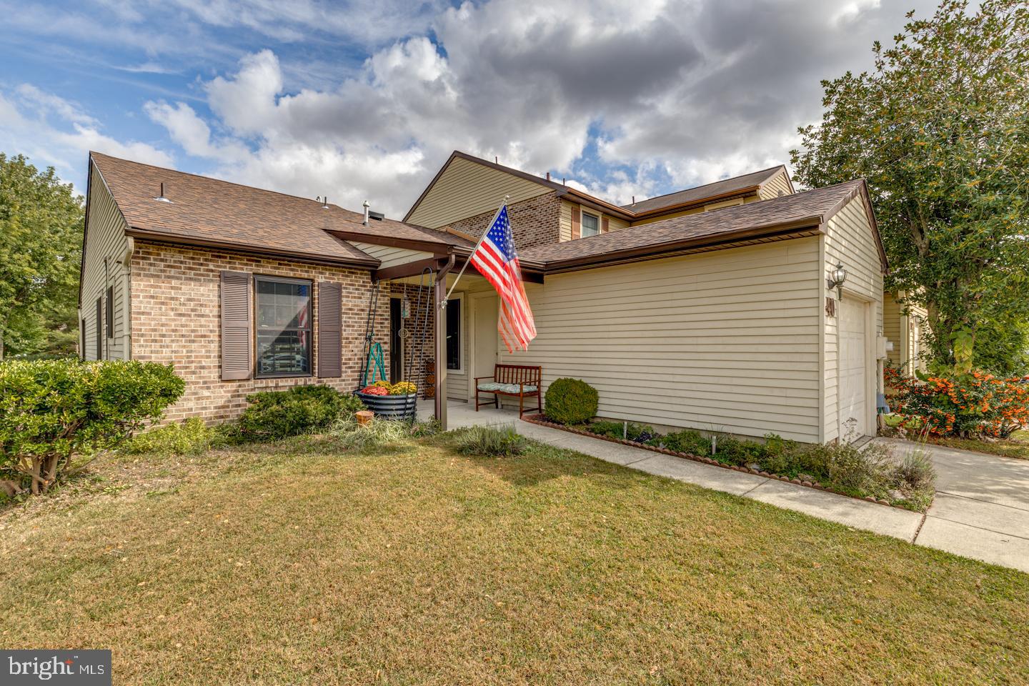 40 E OLEANDER DRIVE