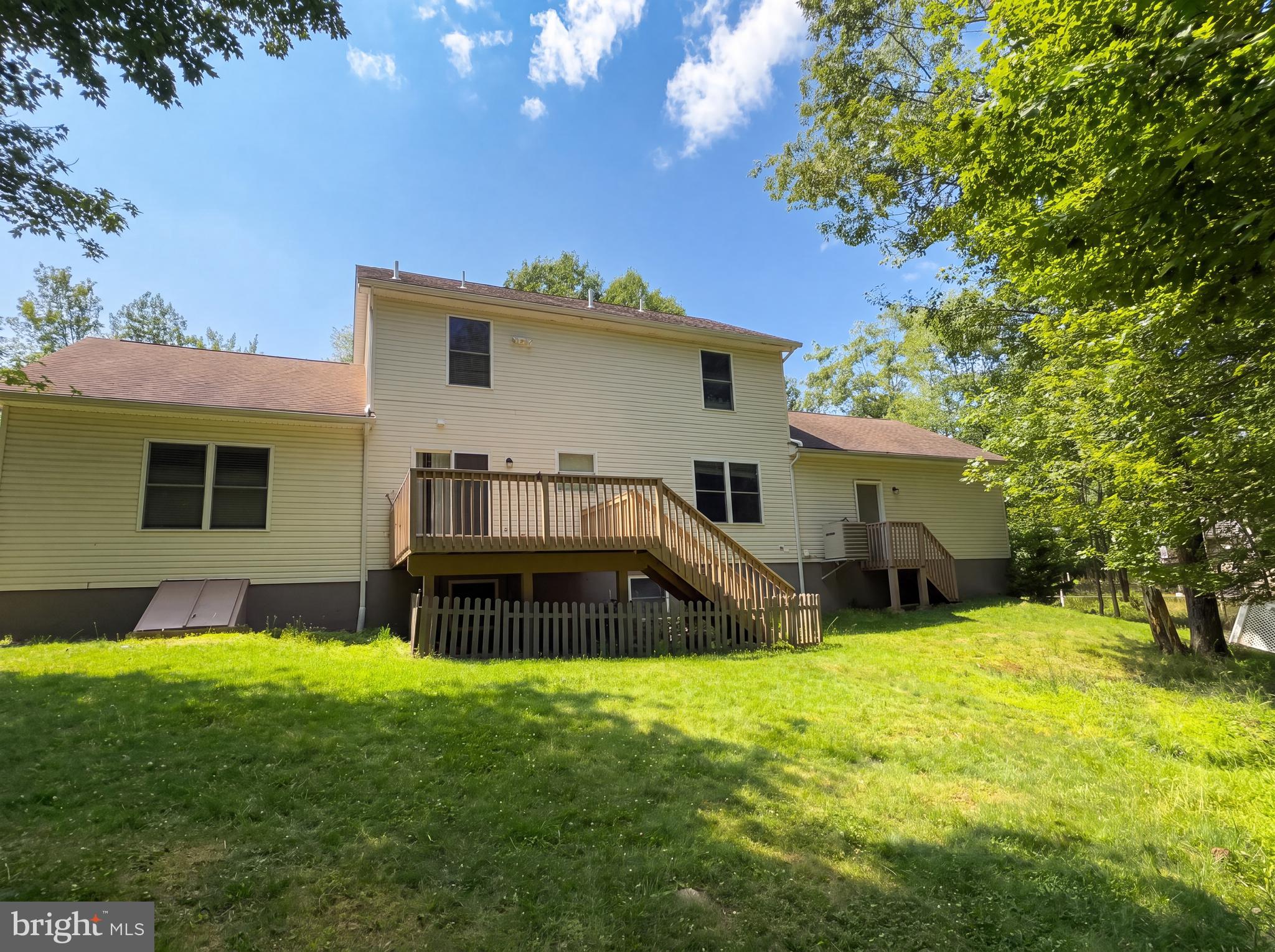 814 CLEARVIEW DRIVE