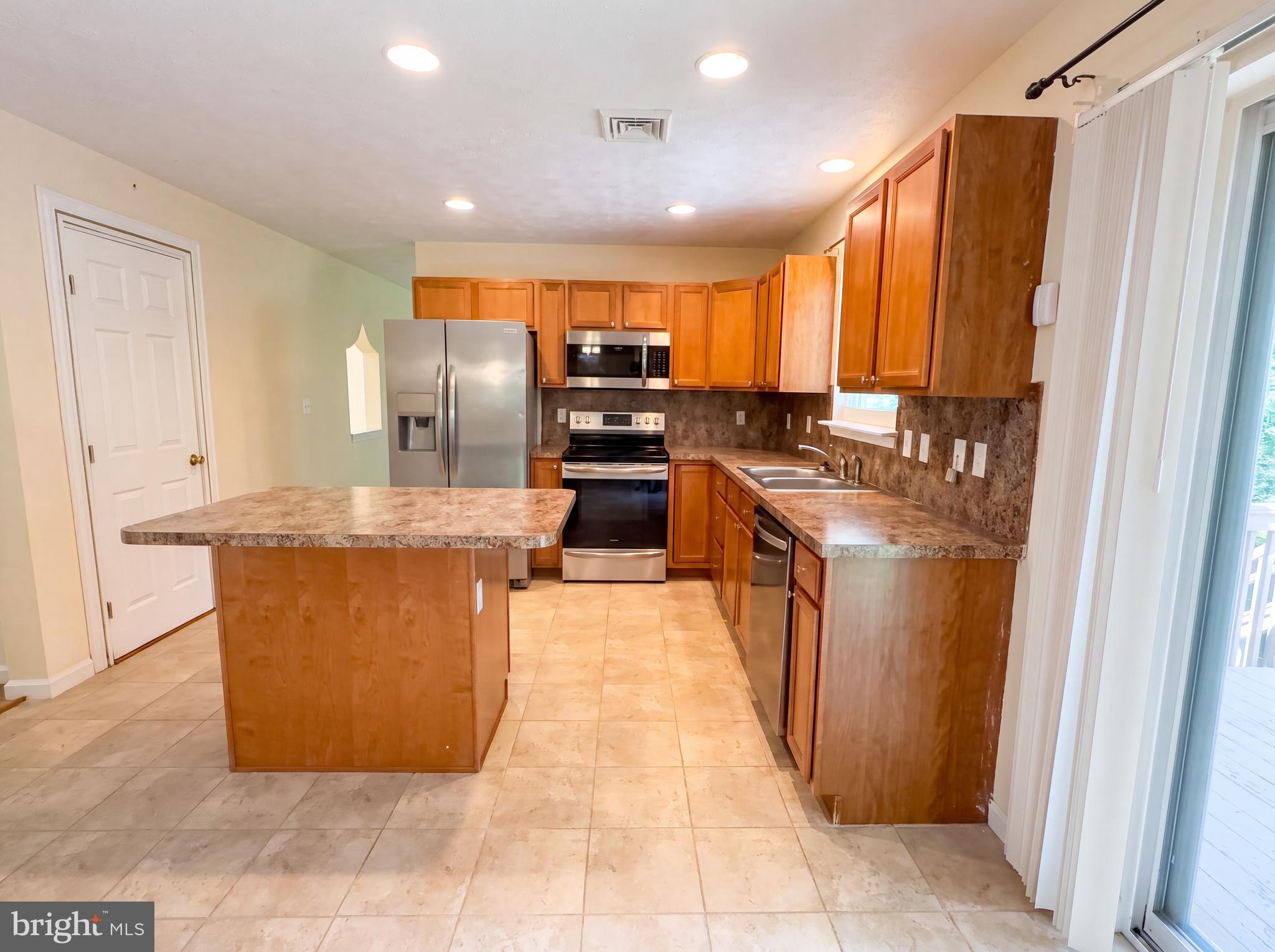 814 CLEARVIEW DRIVE