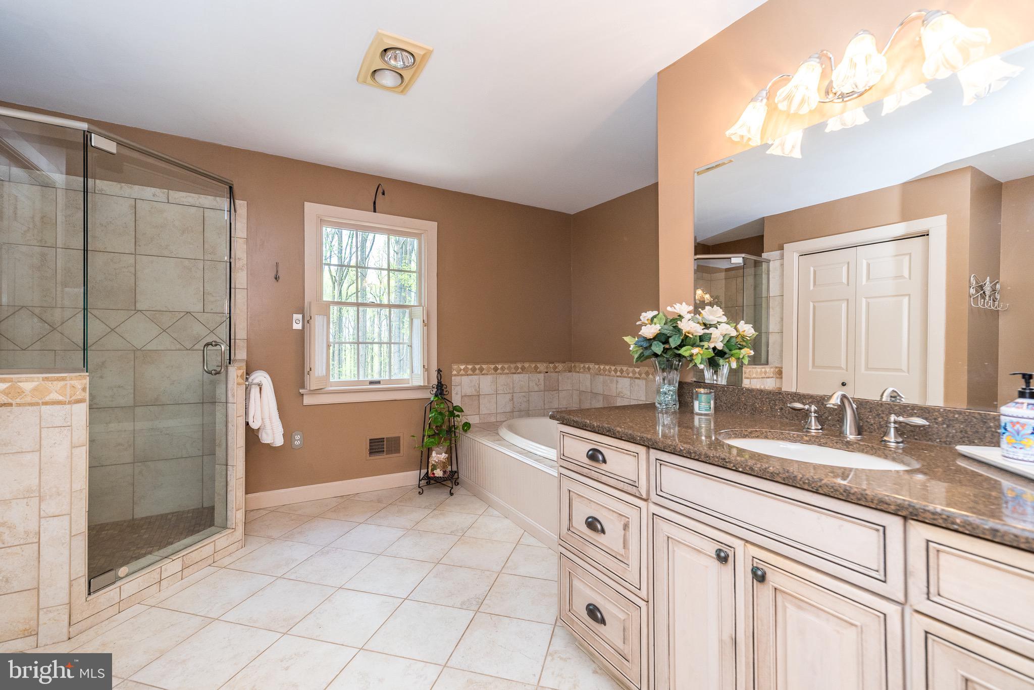 WHISPERING WOODS - Residential