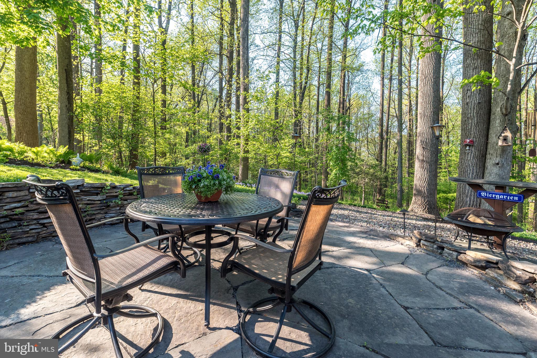 WHISPERING WOODS - Residential