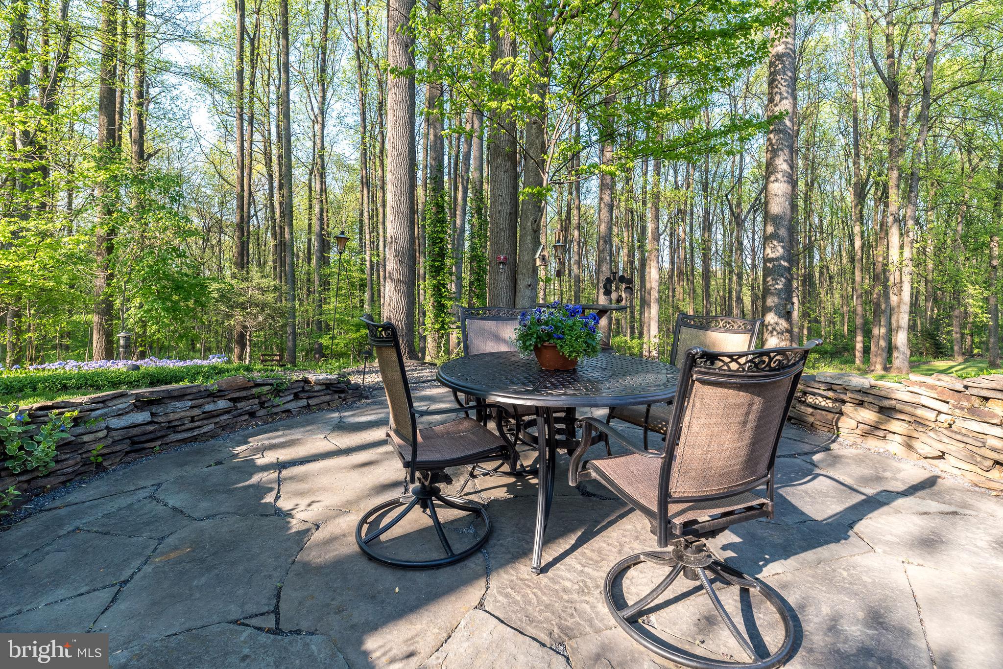 WHISPERING WOODS - Residential