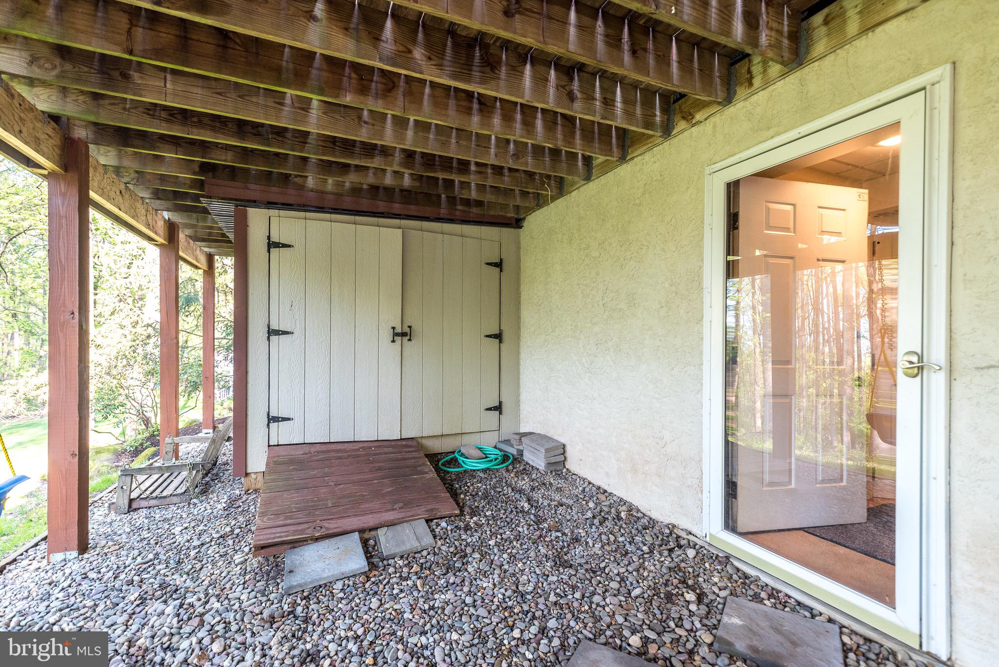 WHISPERING WOODS - Residential