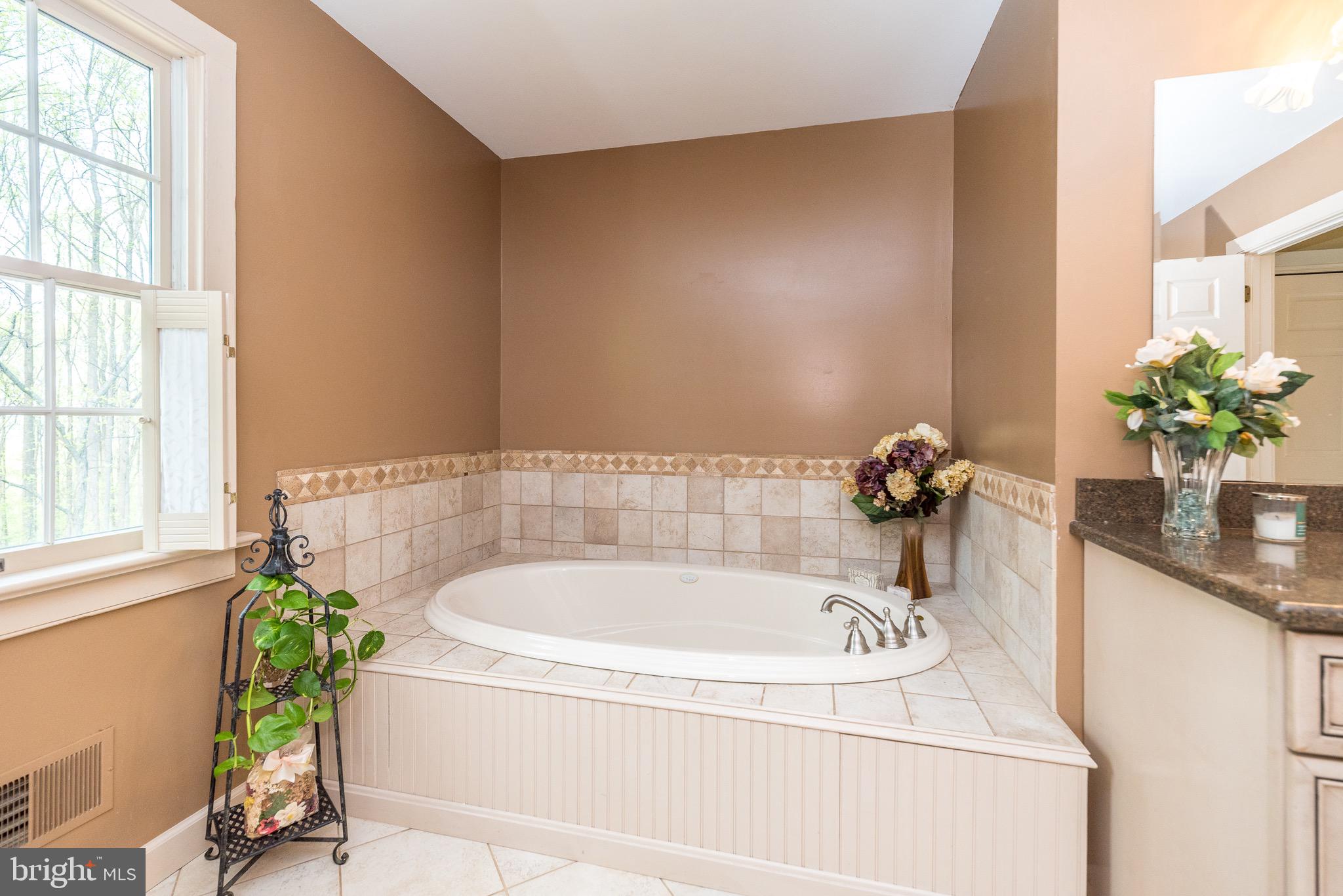 WHISPERING WOODS - Residential