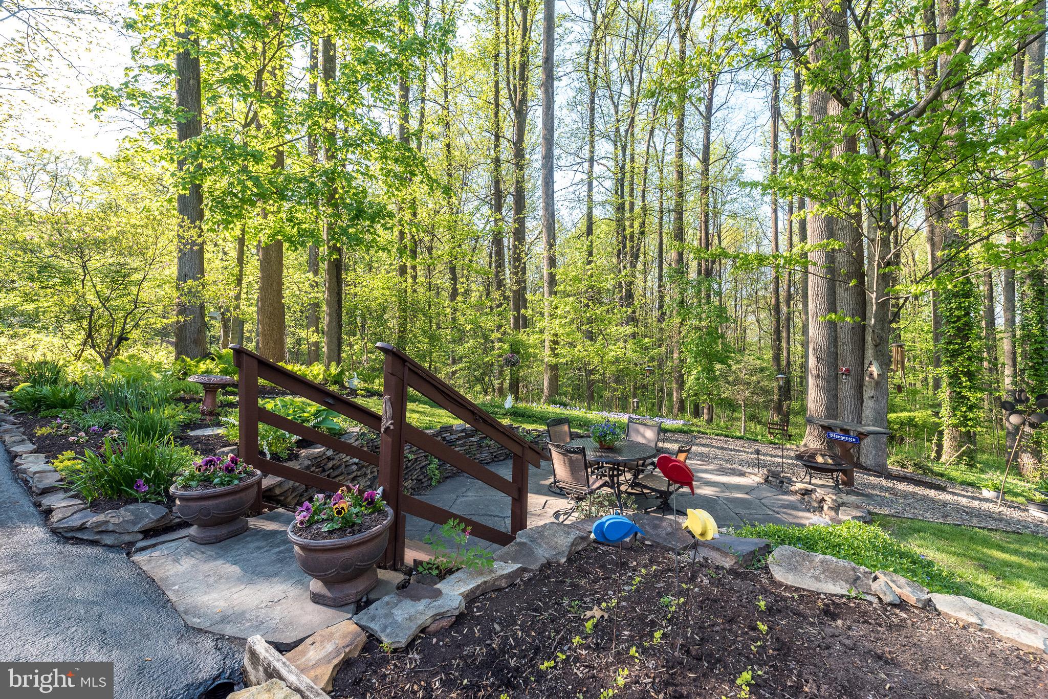 WHISPERING WOODS - Residential