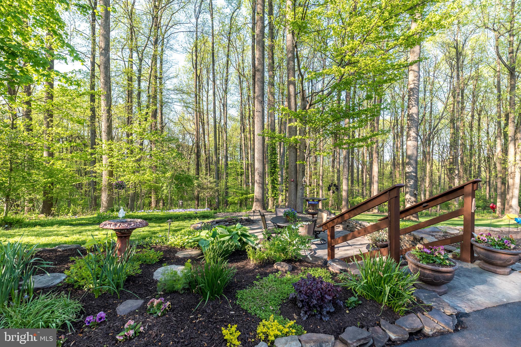 WHISPERING WOODS - Residential