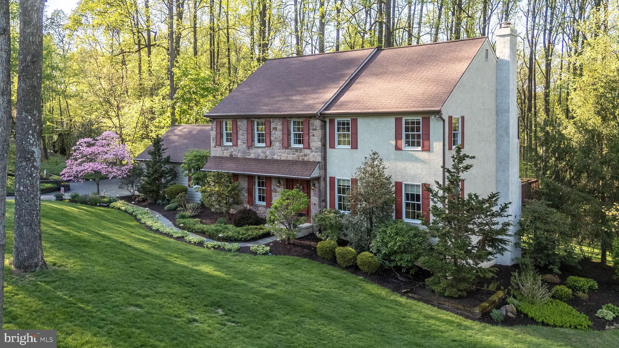 WHISPERING WOODS - Residential