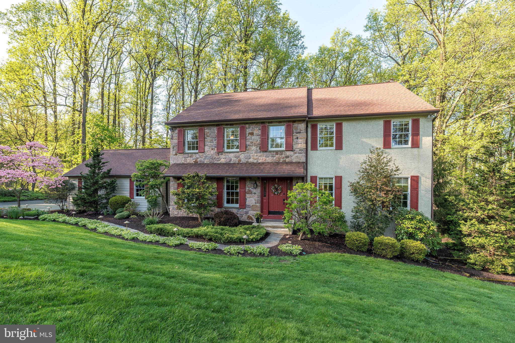 WHISPERING WOODS - Residential