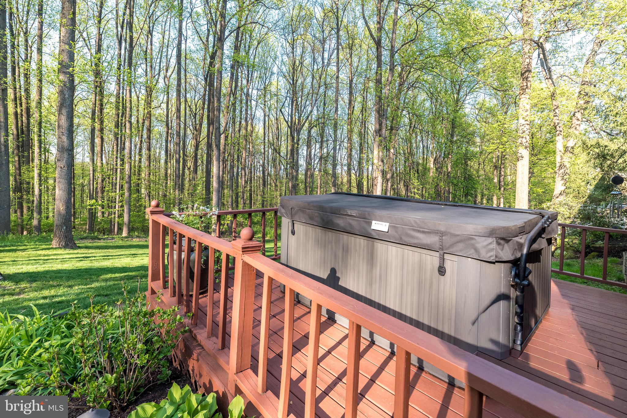 WHISPERING WOODS - Residential