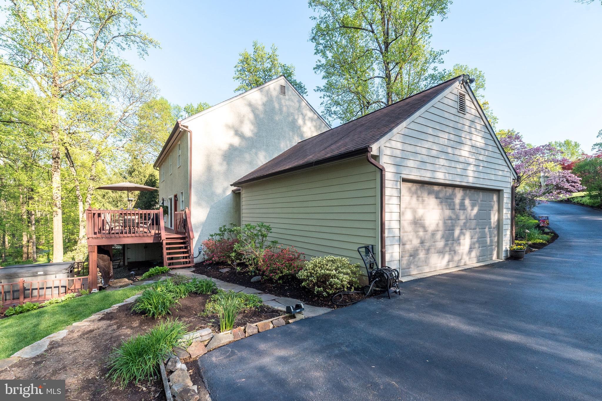 WHISPERING WOODS - Residential