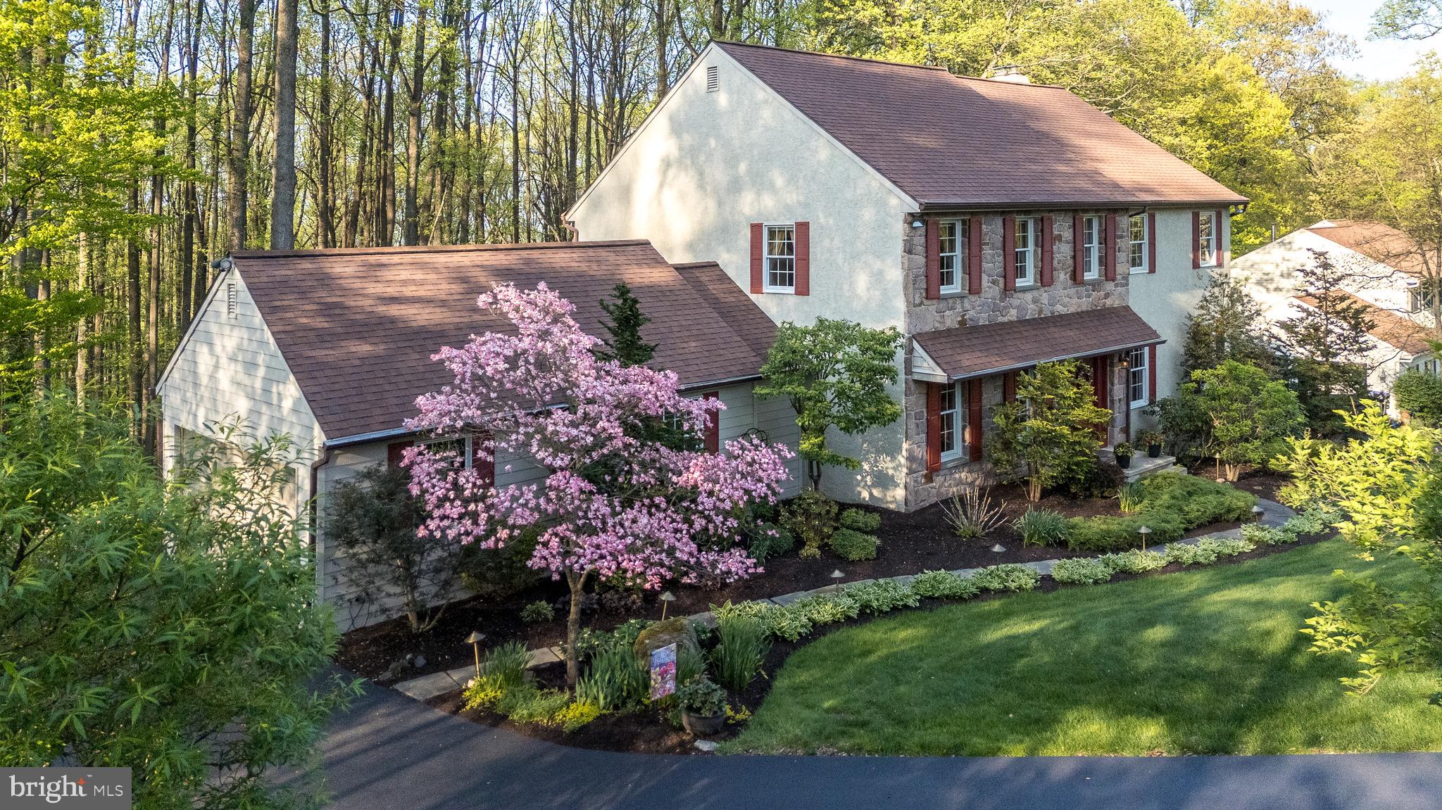 WHISPERING WOODS - Residential