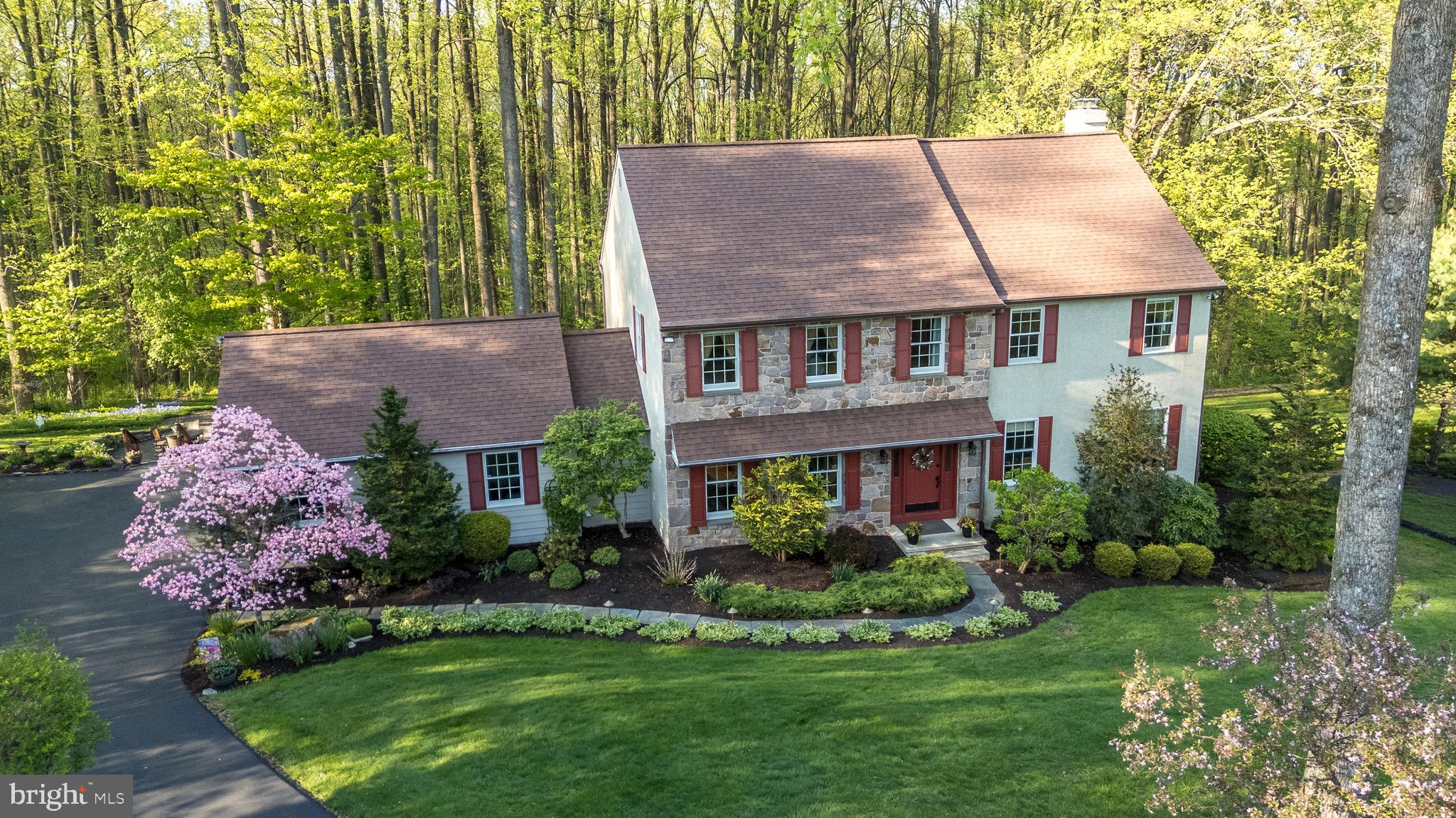 WHISPERING WOODS - Residential