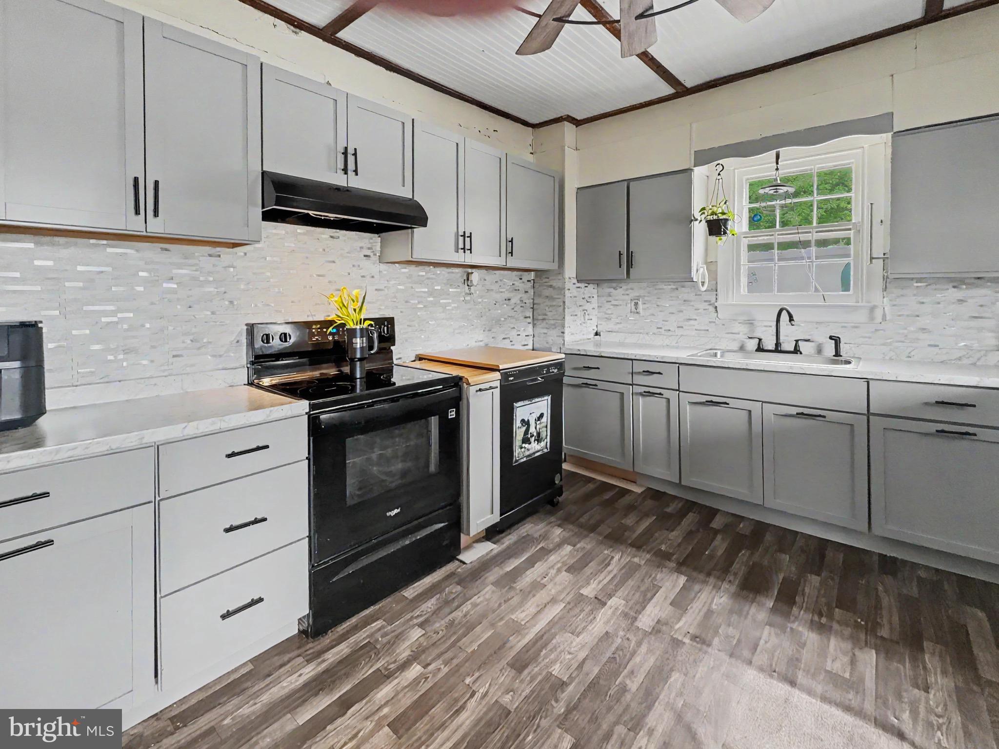PERRYVILLE - Residential