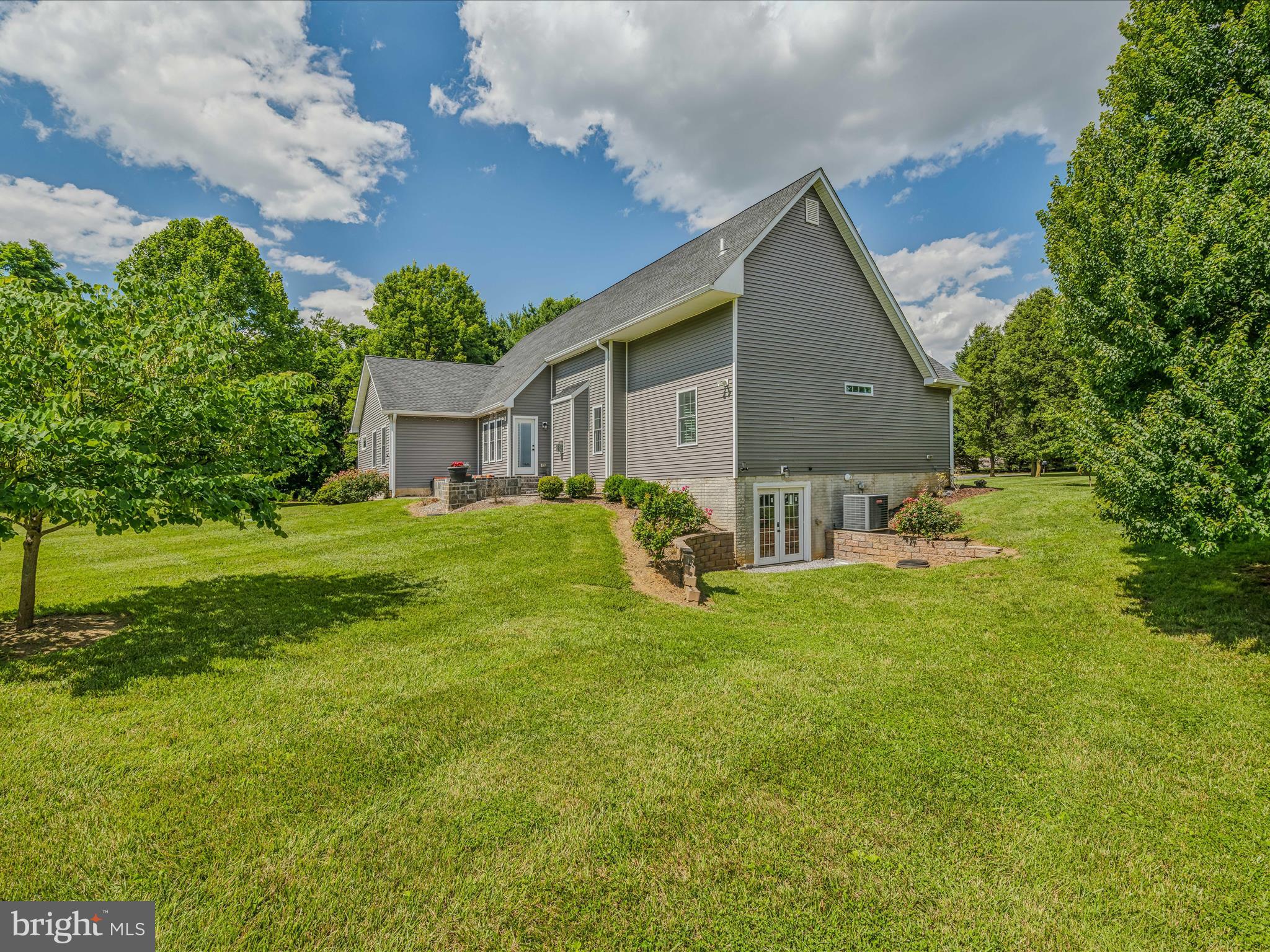 DOGWOOD MANOR - Residential