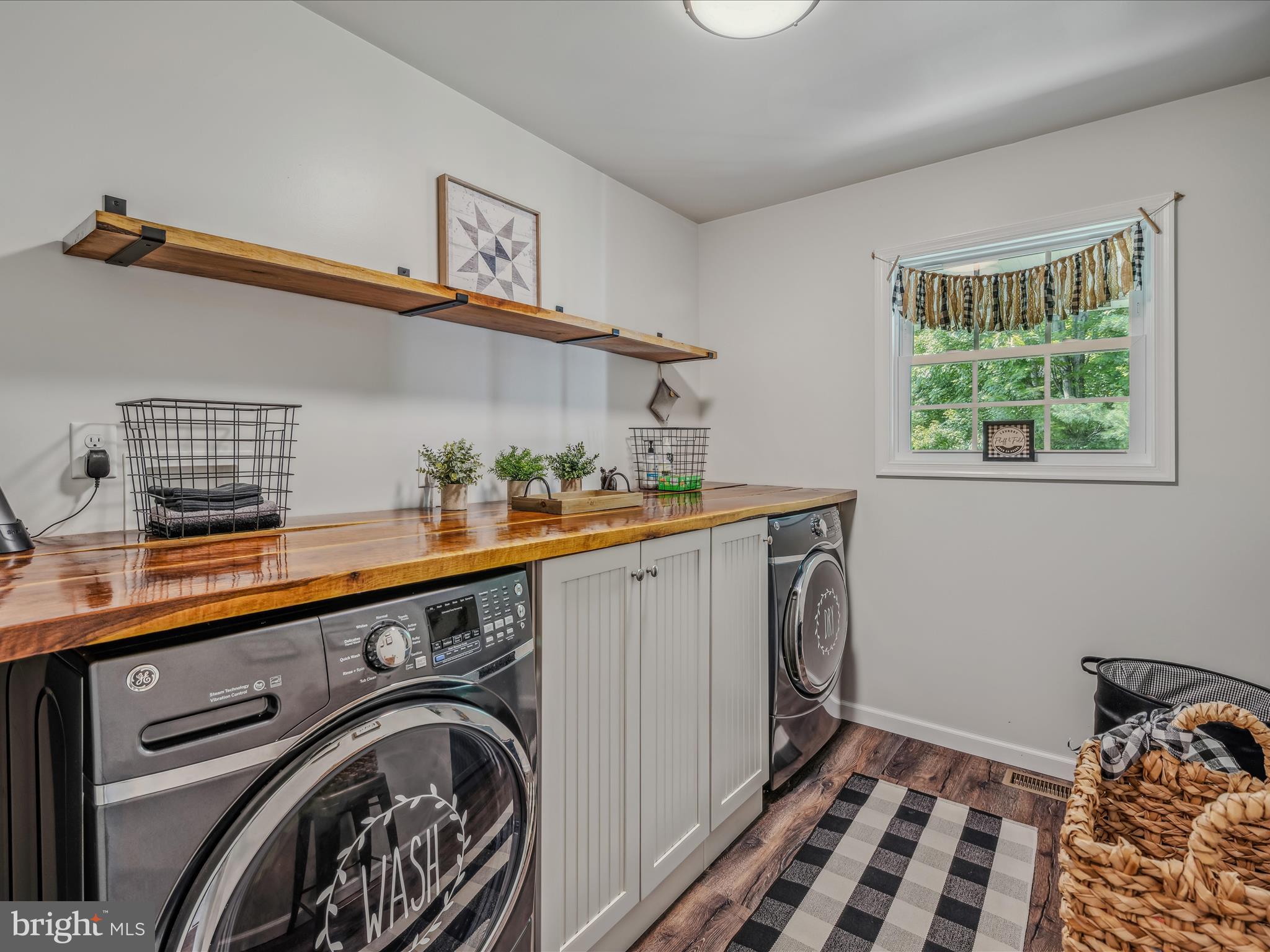 DOGWOOD MANOR - Residential