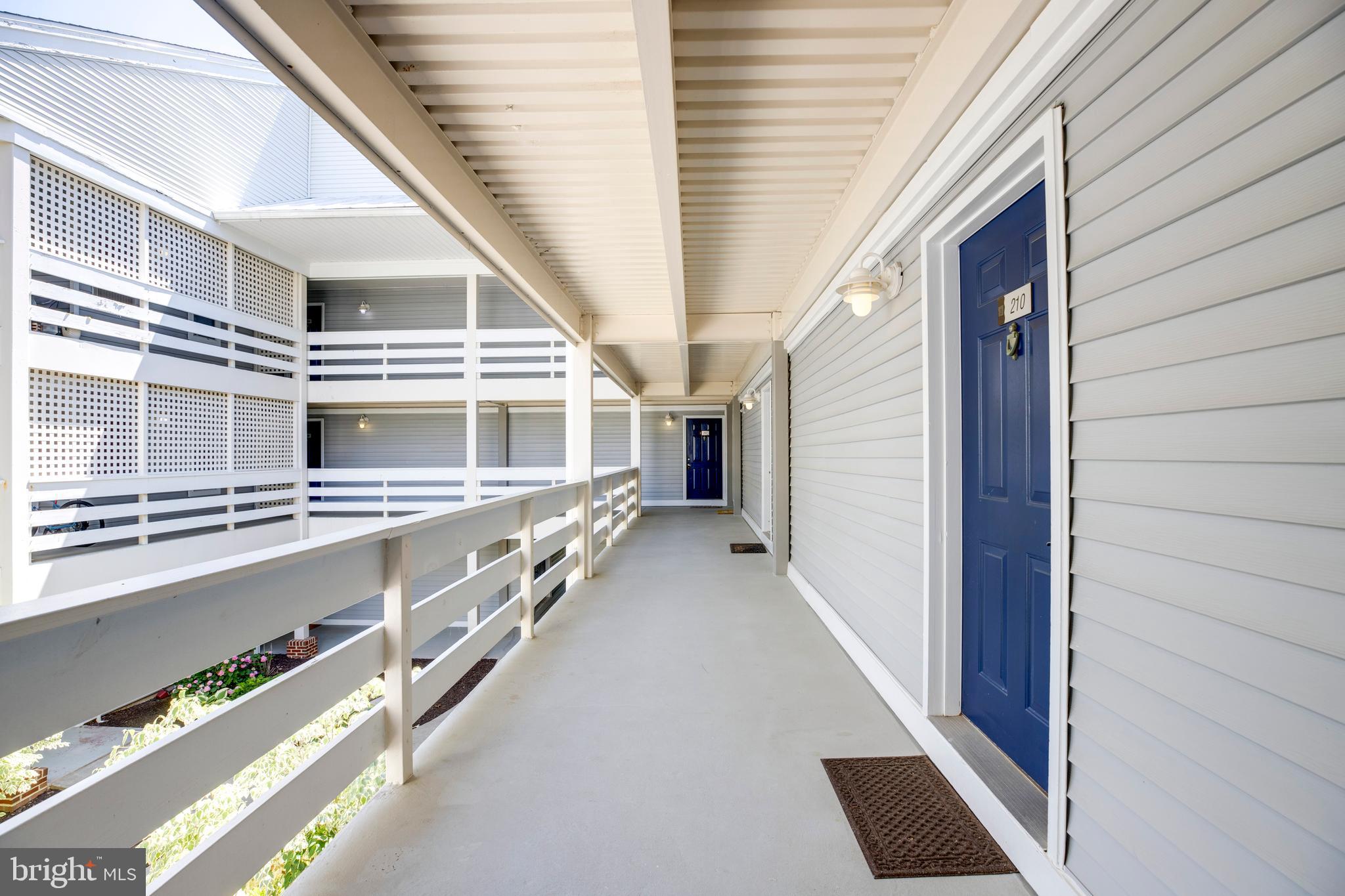 FOUR WINDS AT OAKTON - Residential