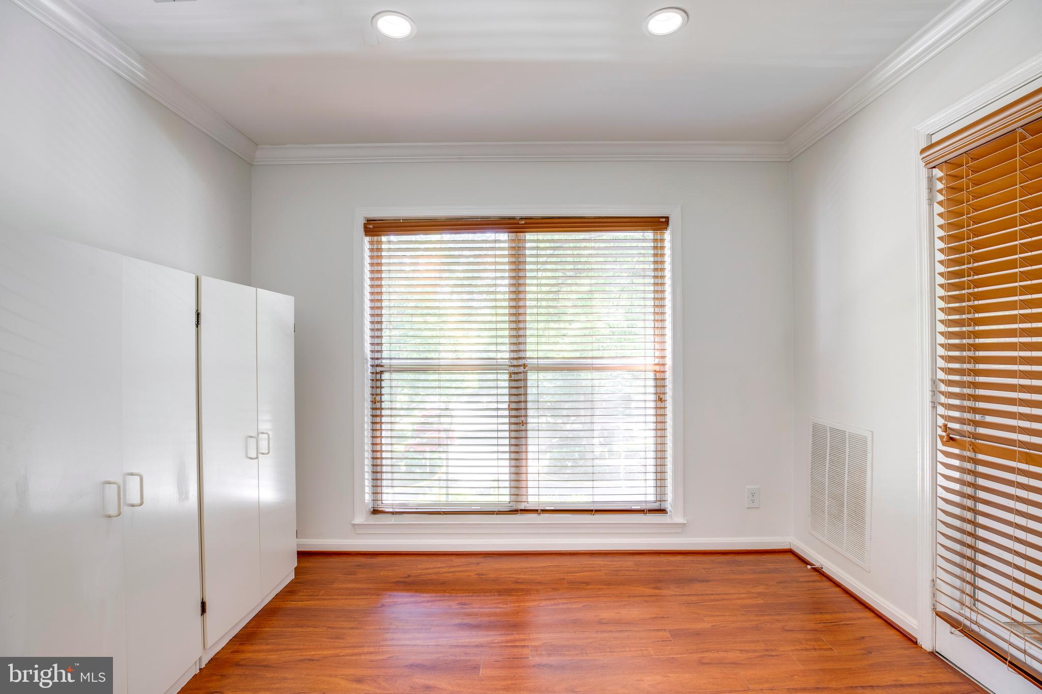 FOUR WINDS AT OAKTON - Residential