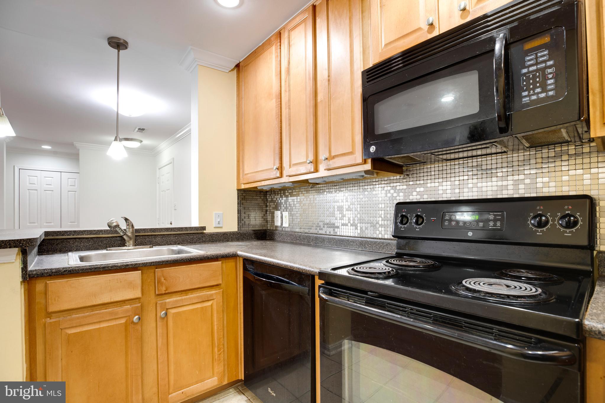 FOUR WINDS AT OAKTON - Residential