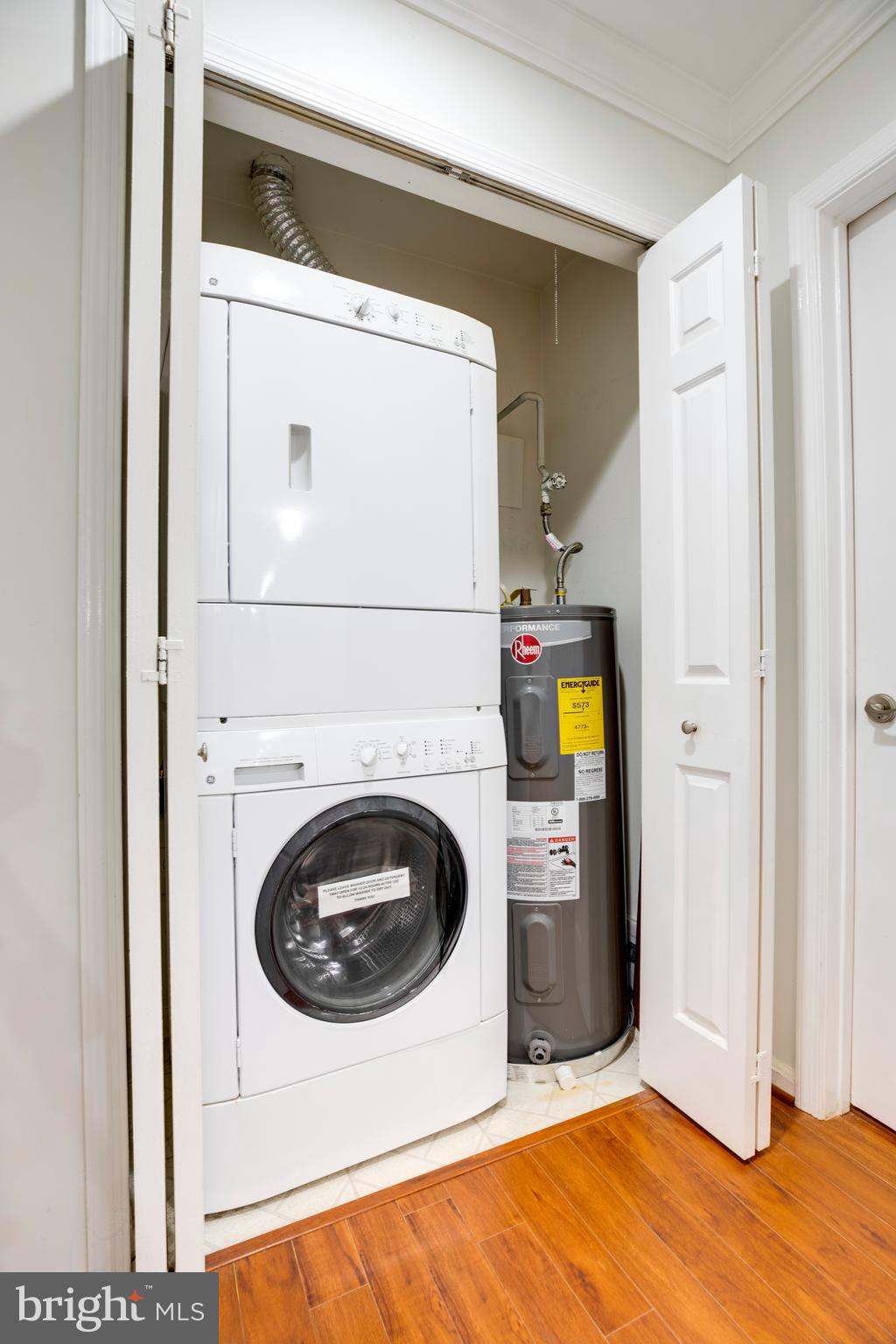 FOUR WINDS AT OAKTON - Residential