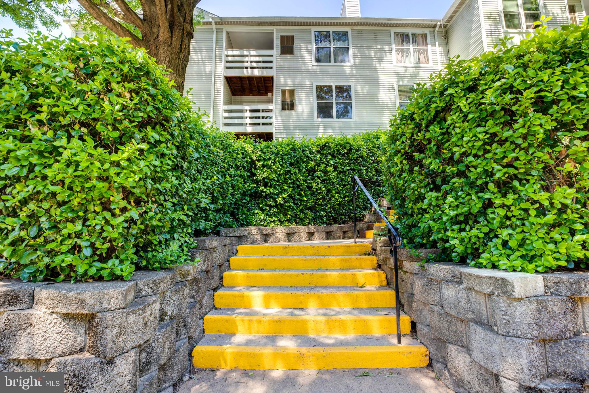 FOUR WINDS AT OAKTON - Residential