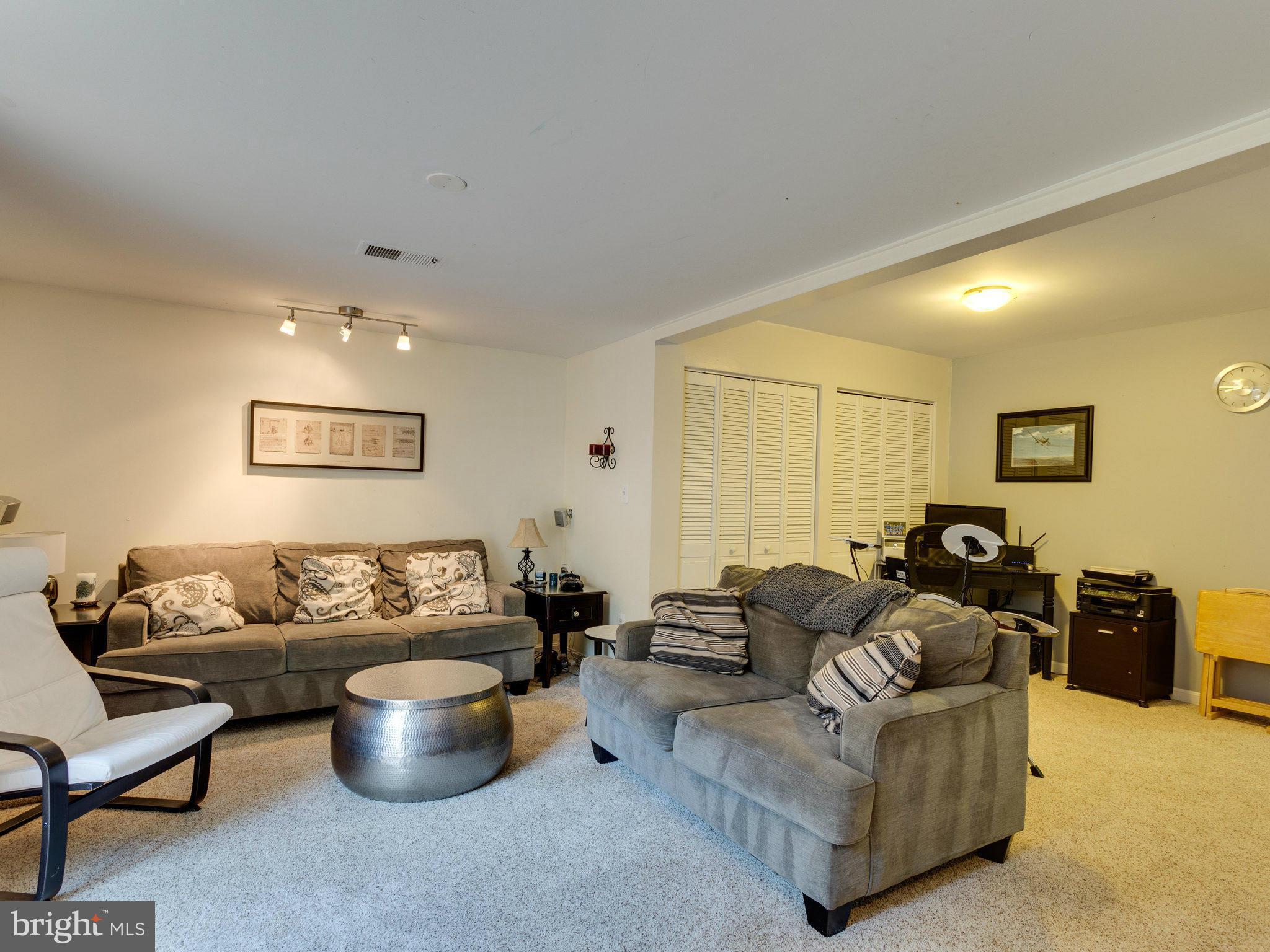 LAKEPOINTE - Residential