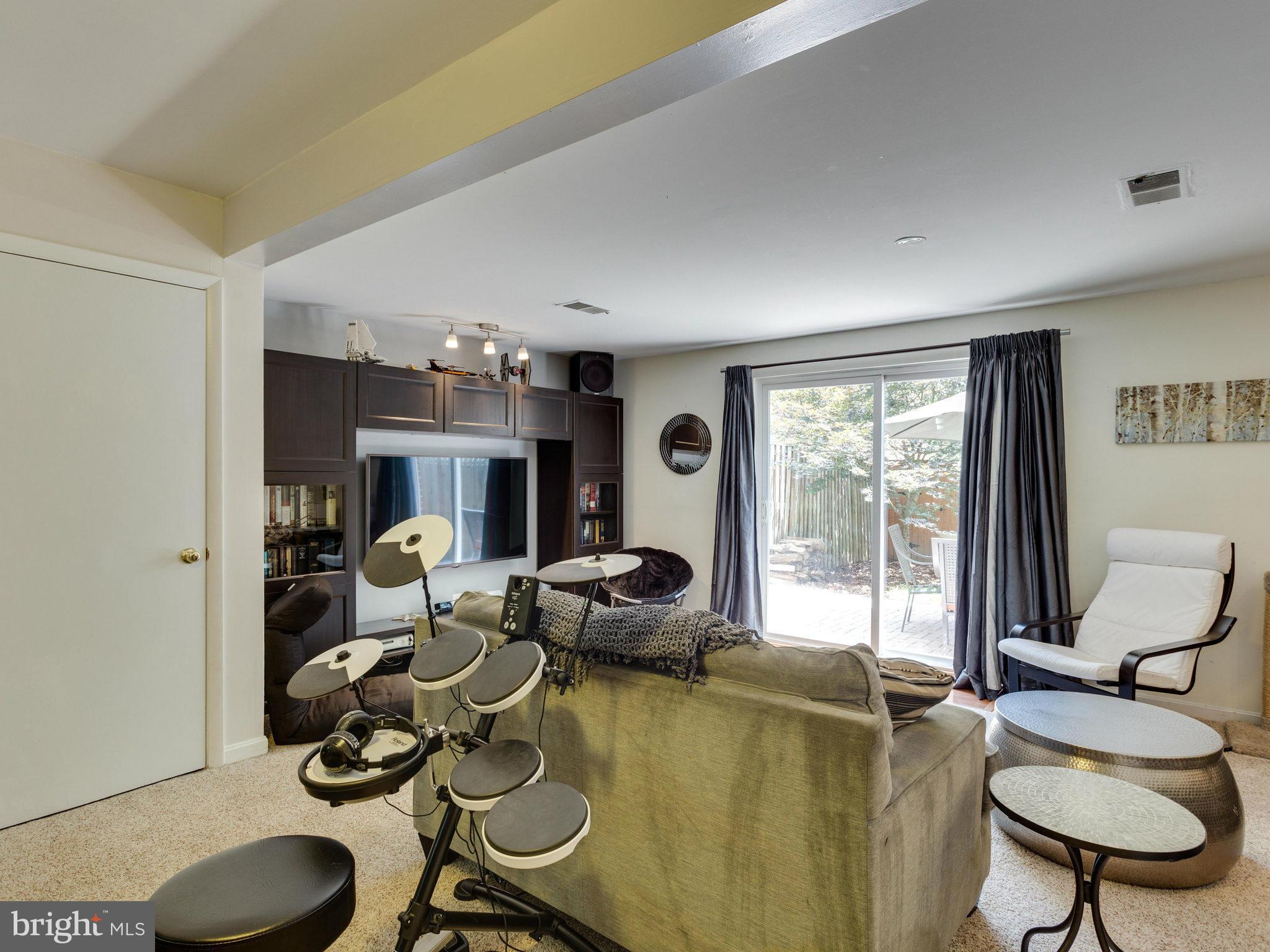 LAKEPOINTE - Residential