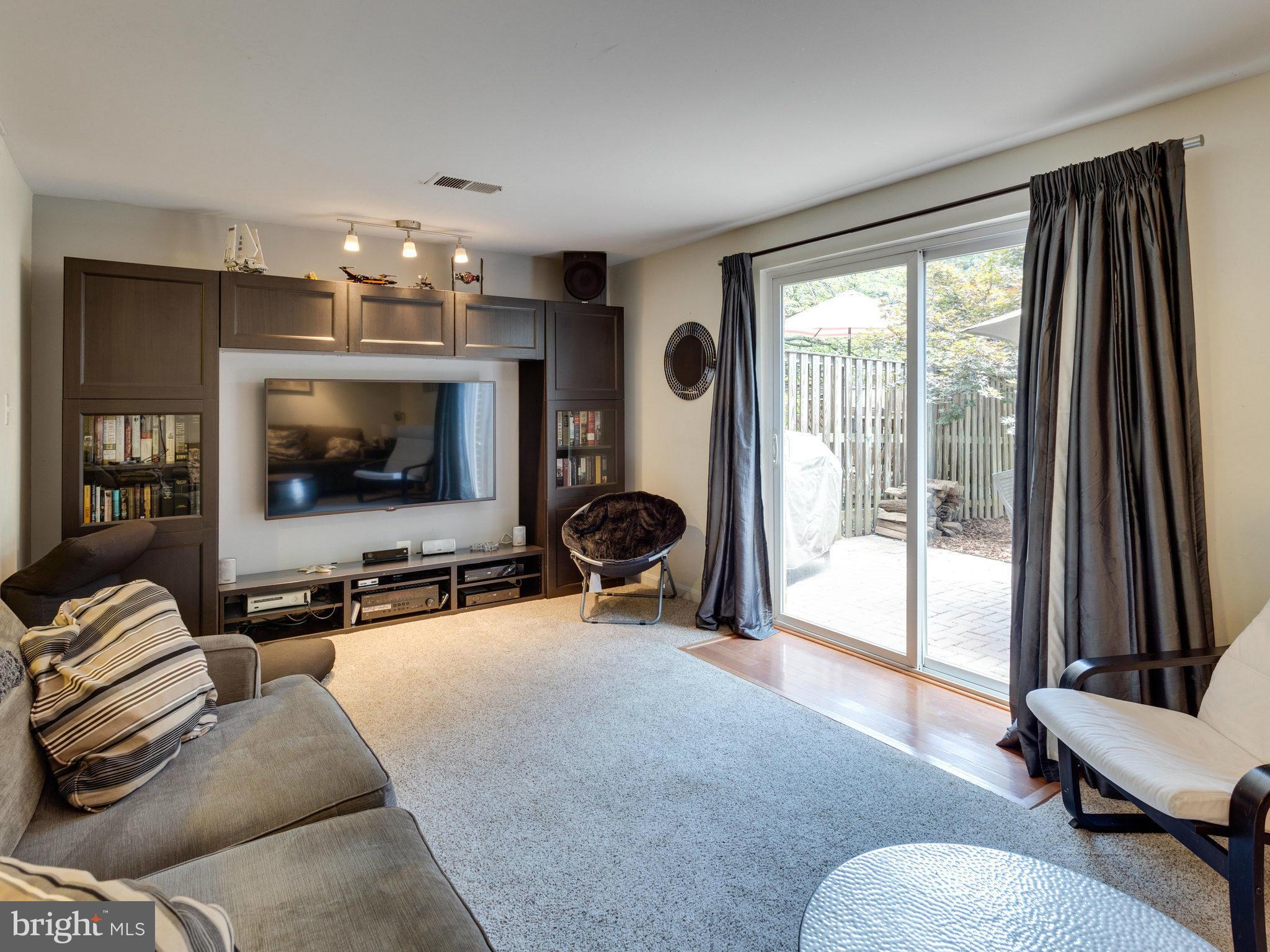 LAKEPOINTE - Residential